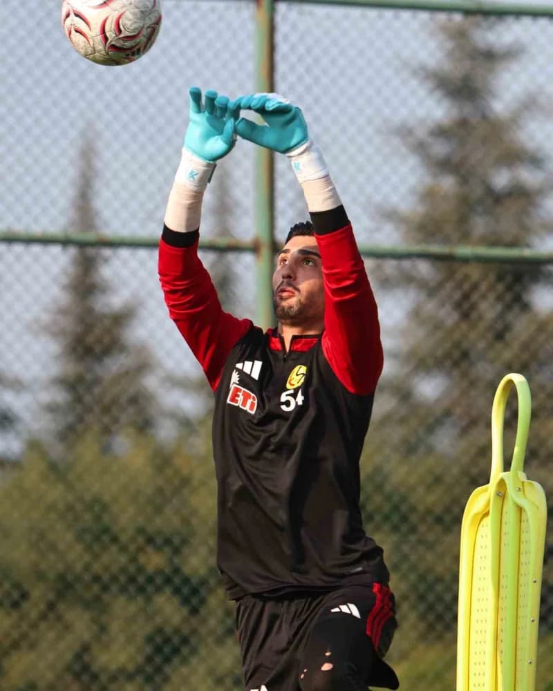TFF 3. Lig 2. Grup'ta mücadele eden Eskişehirspor, Balıkesirspor maçı için hazırlıklarını sürdürüyor.
