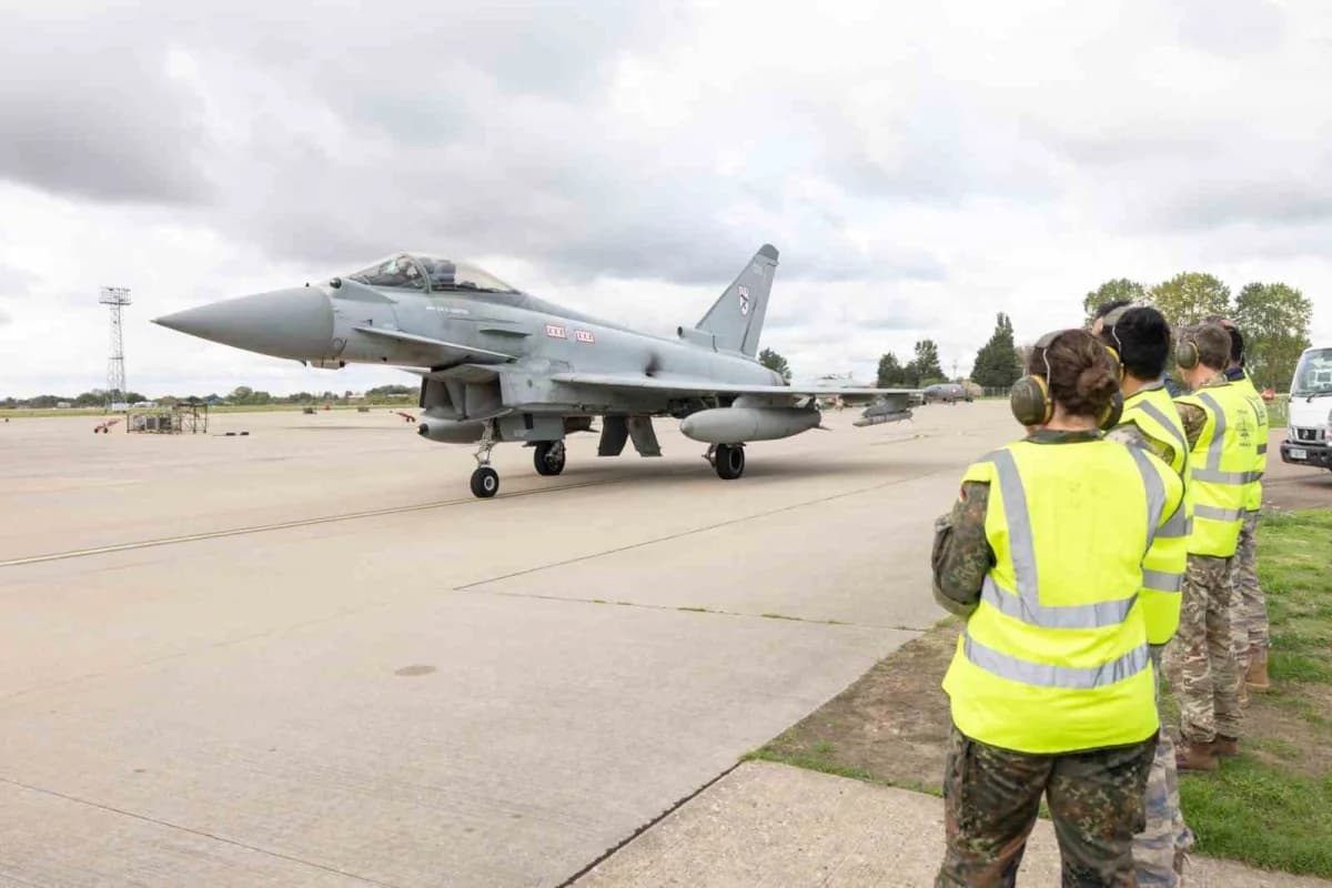 İngiltere Coningsby Hava Üssü’nde Eurofighter Typhoon uçak bakım tesisleri