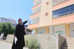 Hatay Reyhanlı'da ev almak isteyen kadın biber temizleyerek para biriktirirken dolandırıldığını iddia ediyor