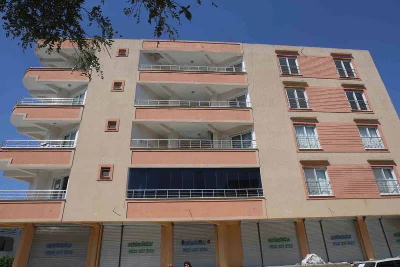 Ev hayaliyle yola çıkan ve ödeme yapan Cünedioğlu'na ait olduğu söylenen 4. Kattaki ev de bir başkasına satıldı ve yılla
