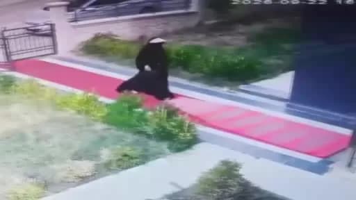 Ankara Gölbaşı'nda evden hırsızlık yapan şüphelinin yakalanması için polis ekipleri çalışma yapıyor