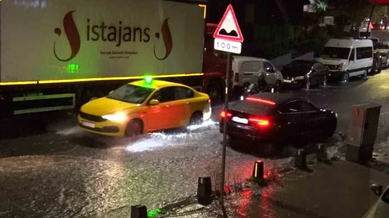 İstanbul’da Meteoroloji Genel müdürlüğünün uyarılarının ardından akşam saatlerinden itibaren etkili olan yağışla birlikt