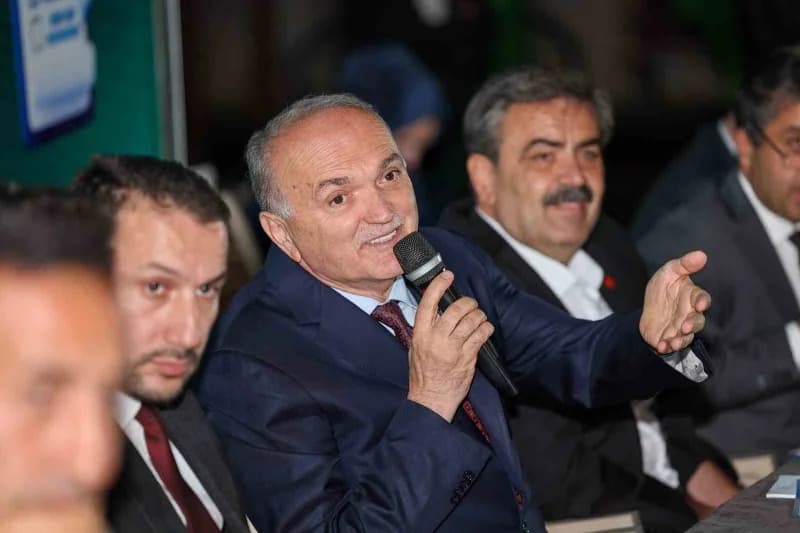 Düzce Belediye Başkanı Dr. Faruk Özlü, mahalle toplantıları kapsamında Akınlar Mahallesi sakinleri ile bir araya geldi.