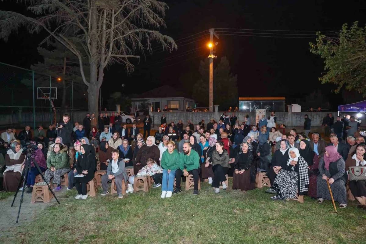 Düzce Belediye Başkanı Dr. Faruk Özlü, mahalle toplantıları kapsamında Akınlar Mahallesi sakinleri ile bir araya geldi.