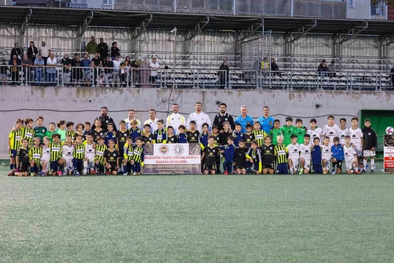 Fenerbahçe altyapı takımları, Darıca’da düzenlenen organizasyonda Darıca Kartalgücü Spor Kulübü ve Darıca Belediyesi Eği
