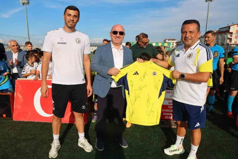 Fenerbahçe altyapı takımları, Darıca’da düzenlenen organizasyonda Darıca Kartalgücü Spor Kulübü ve Darıca Belediyesi Eği