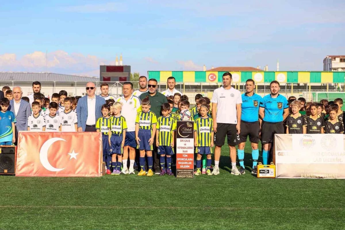 Fenerbahçe altyapı takımları, Darıca’da düzenlenen organizasyonda Darıca Kartalgücü Spor Kulübü ve Darıca Belediyesi Eği