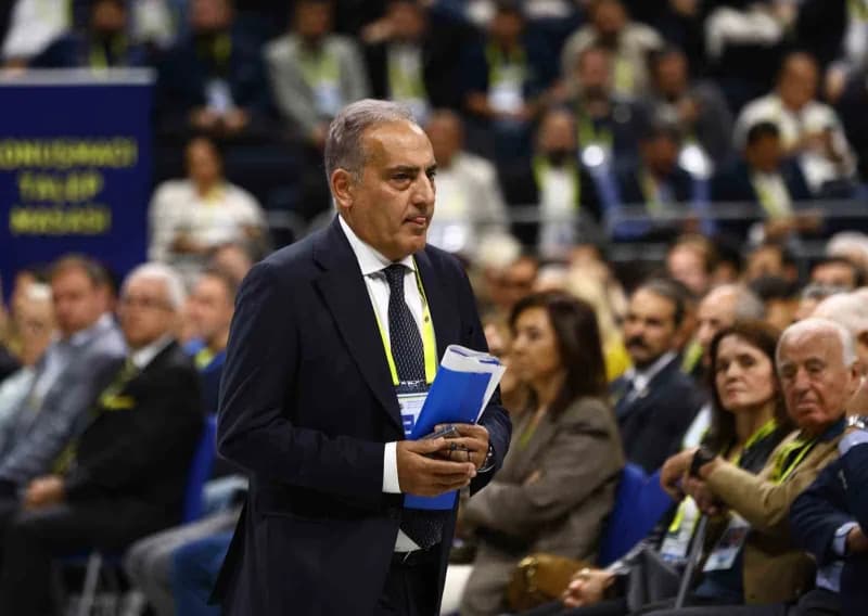 Yönetim kurulu faaliyet raporu için önceki dönem Genel sekreteri Orhan Demirel sunum yaparak detaylı anlattı.