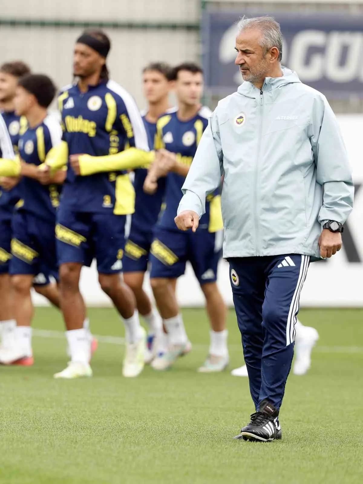 Fenerbahçe, Trendyol Süper Lig'in 7. Haftasında oynayacağı Çaykur Rizespor maçı hazırlıklarını bugün öğle saatlerinde ya