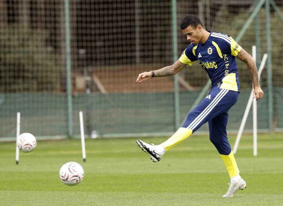 Fenerbahçe futbolcuları Can Bartu Tesisleri'nde Çaykur Rizespor maçı hazırlık antrenmanında