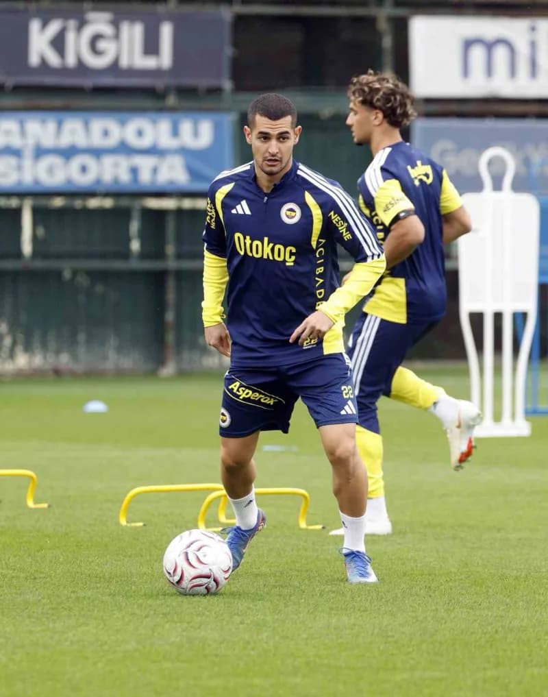 Fenerbahçe, Trendyol Süper Lig'in 7. Haftasında oynayacağı Çaykur Rizespor maçı hazırlıklarını bugün öğle saatlerinde ya