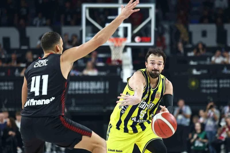39. Erkekler Cumhurbaşkanlığı Kupası'nda Fenerbahçe, Beşiktaş'ı 72-59 mağlup ederek kupanın sahibi oldu.