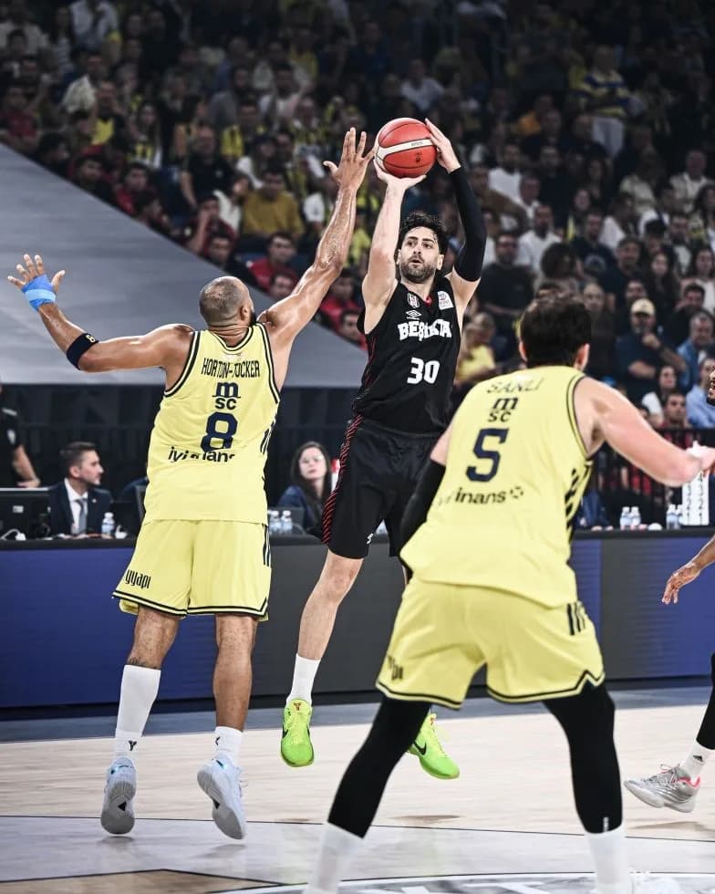 39. Erkekler Cumhurbaşkanlığı Kupası'nda Fenerbahçe, Beşiktaş'ı 72-59 mağlup ederek kupanın sahibi oldu.