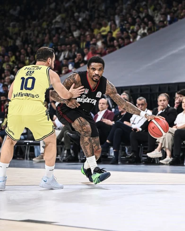 39. Erkekler Cumhurbaşkanlığı Kupası'nda Fenerbahçe, Beşiktaş'ı 72-59 mağlup ederek kupanın sahibi oldu.