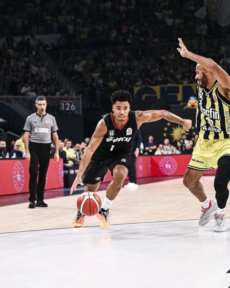 39. Erkekler Cumhurbaşkanlığı Kupası'nda Fenerbahçe, Beşiktaş'ı 72-59 mağlup ederek kupanın sahibi oldu.