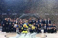 39. Erkekler Cumhurbaşkanlığı Kupası’nda Fenerbahçe oyuncuları kupa töreninde coşkulu anlar yaşarken