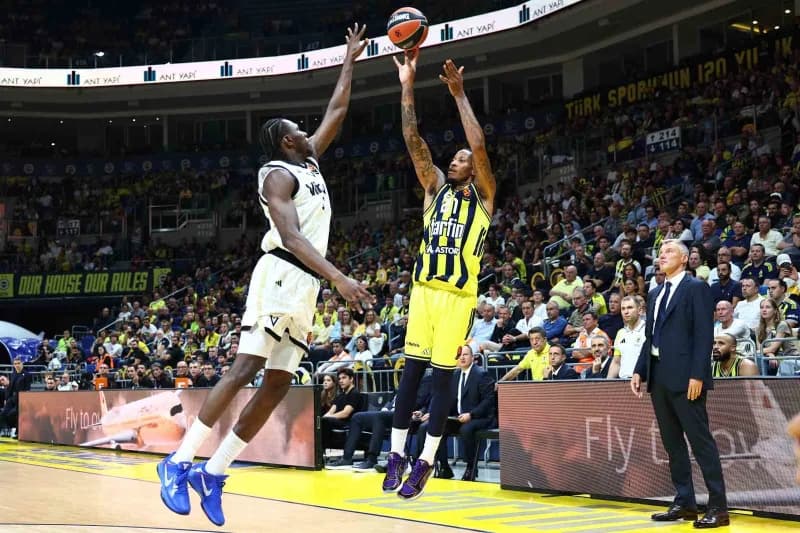 Fenerbahçe Erkek Basketbol Takımı oyuncuları Ülker Spor ve Etkinlik Salonu'nda Euroleague maçında