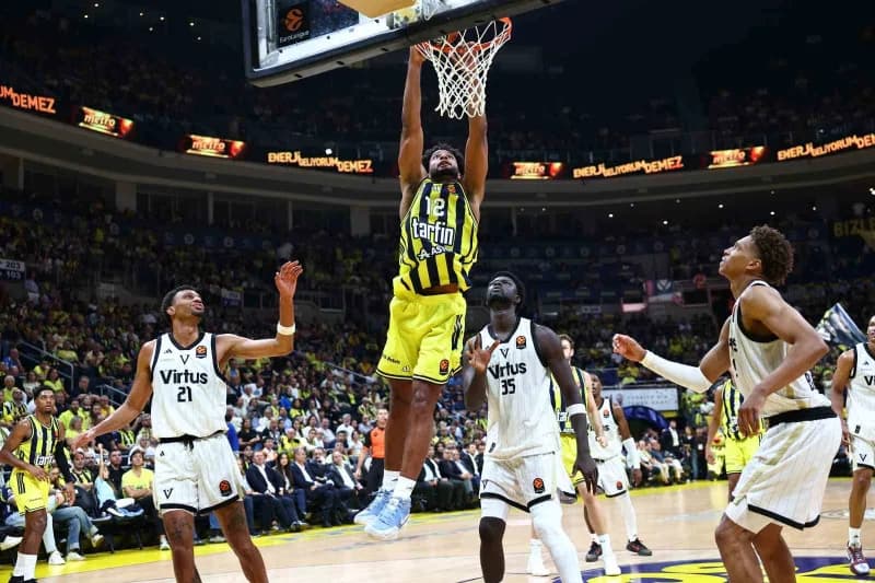 Fenerbahçe Erkek Basketbol Takımı, Euroleague'in ilk haftasında sahasında İtalyan ekibi Virtus Bologna’yı 78-68 mağlup e