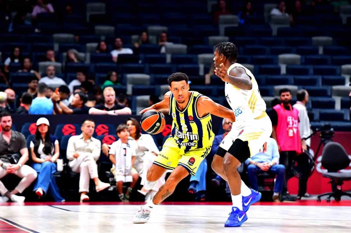Fenerbahçe, Euroleague Süper Kupa maçında Dubai Basketbol'u 85-77 mağlup ederek üçüncülüğü elde etti.