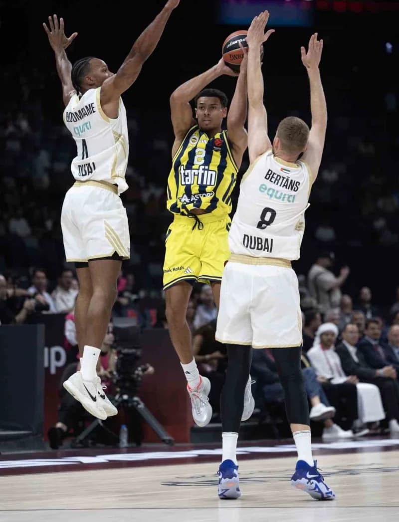 Fenerbahçe, Euroleague Süper Kupa maçında Dubai Basketbol'u 85-77 mağlup ederek üçüncülüğü elde etti.