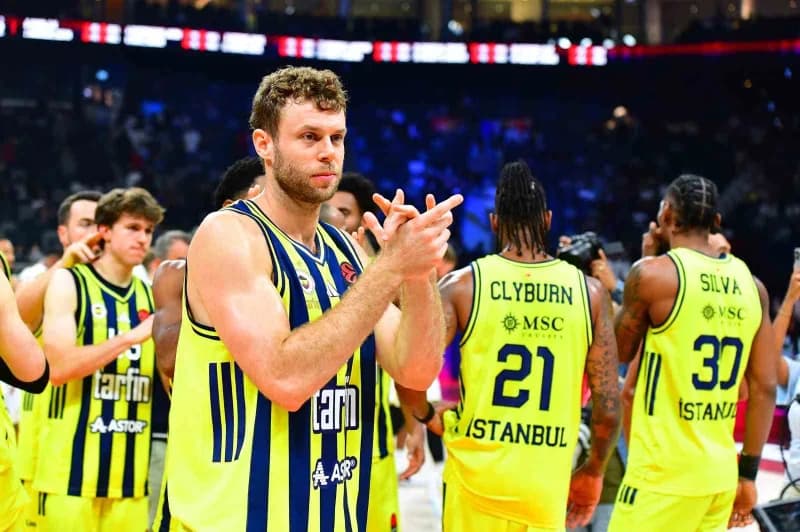Fenerbahçe, Euroleague Süper Kupa maçında Dubai Basketbol'u 85-77 mağlup ederek üçüncülüğü elde etti.