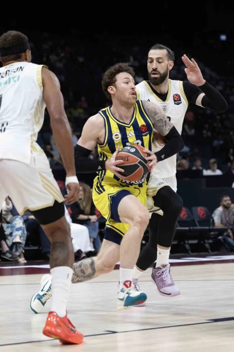 Fenerbahçe, Euroleague Süper Kupa maçında Dubai Basketbol'u 85-77 mağlup ederek üçüncülüğü elde etti.