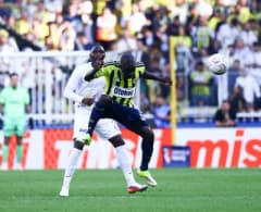 Fenerbahçe ve Eyüpspor futbolcuları Şükrü Saracoğlu Spor Kompleksi'nde maçta mücadele ediyor