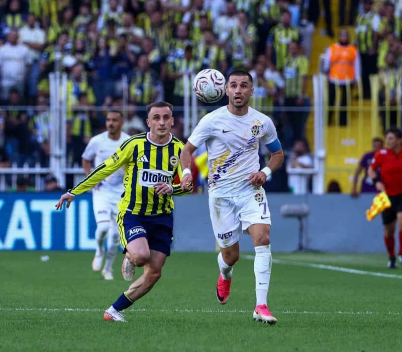 Trendyol Süper Lig’in 6. Haftasında Fenerbahçe, evinde Eyüpspor ile karşılaşıyor. Mücadelenin ilk yarısı sarı-lacivertli