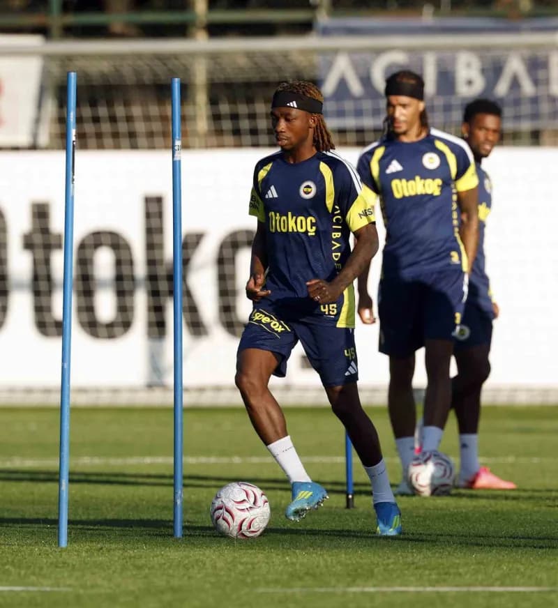 Fenerbahçe, Trendyol Süper Lig'in 6. Haftasında Eyüpspor ile yarın evinde oynayacağı maçın hazırlıklarını yaptığı antren