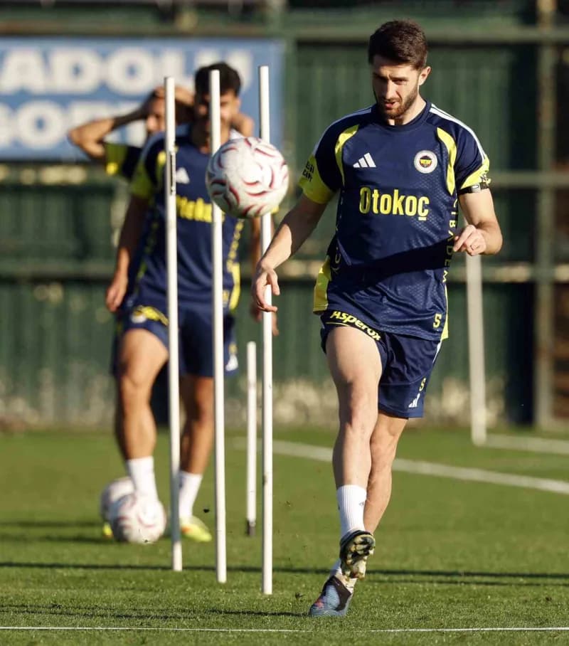 Fenerbahçe, Trendyol Süper Lig'in 6. Haftasında Eyüpspor ile yarın evinde oynayacağı maçın hazırlıklarını yaptığı antren