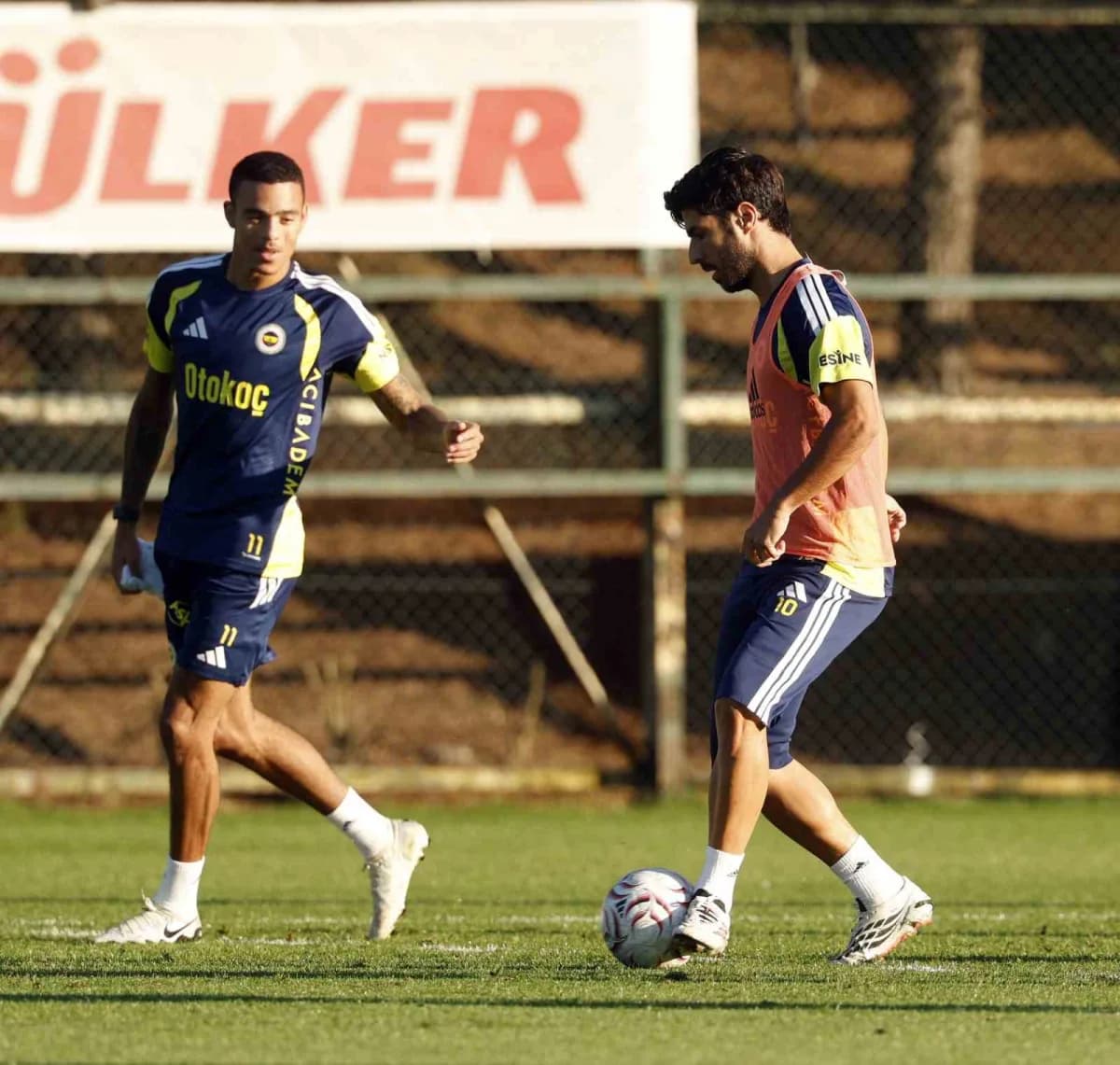 Fenerbahçe, Trendyol Süper Lig'in 6. Haftasında Eyüpspor ile yarın evinde oynayacağı maçın hazırlıklarını yaptığı antren
