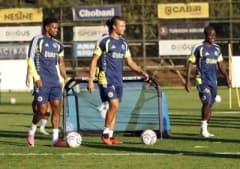 Fenerbahçe futbolcuları Can Bartu Tesisleri’nde Eyüpspor maçı öncesi antrenman yapıyor