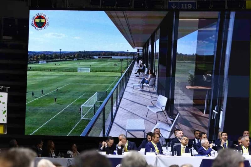 Fenerbahçe Yönetim Kurulu, Genel kuruldaki tüm maddeler için yetki aldı. Genel kurulun yetki vermesiyle, Kenan Evren Lis