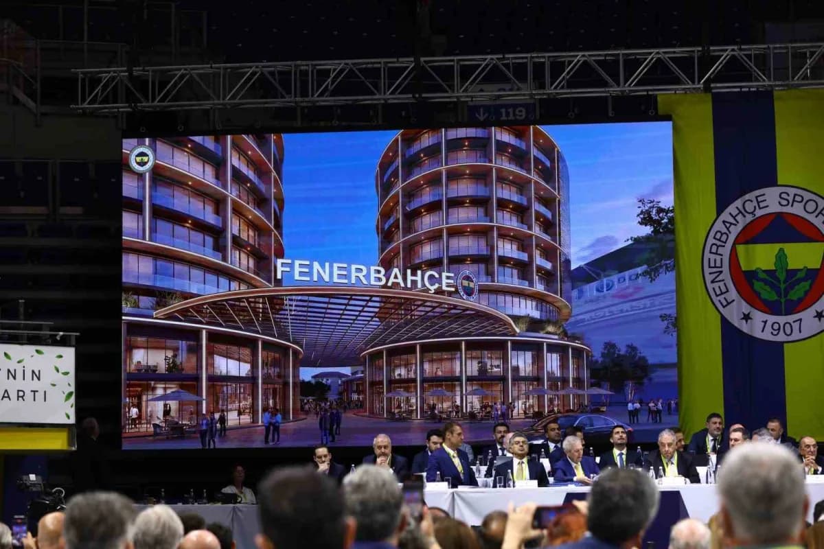 Fenerbahçe Yönetim Kurulu, Genel kuruldaki tüm maddeler için yetki aldı. Genel kurulun yetki vermesiyle, Kenan Evren Lis