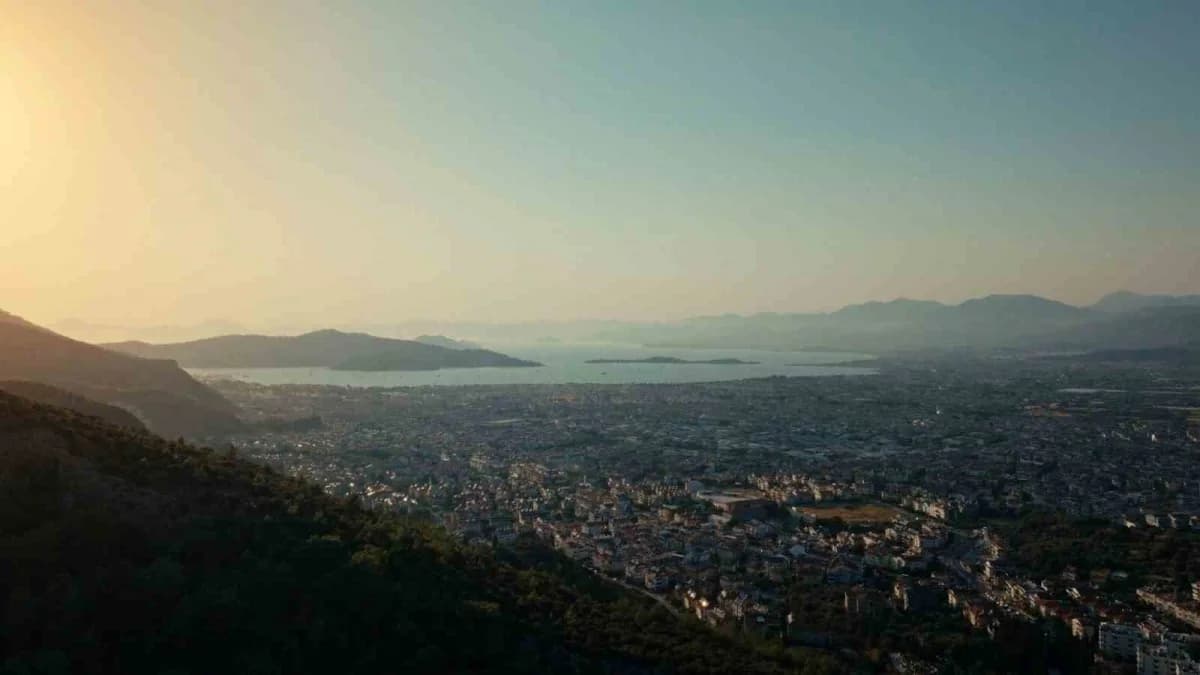 Fethiye Telebehi bölgesinde yürütülen arkeolojik yüzey araştırmasından tarihi kalıntılar ve kaya mezarları