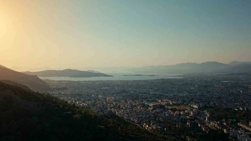 Fethiye Telebehi bölgesinde yürütülen arkeolojik yüzey araştırmasından tarihi kalıntılar ve kaya mezarları