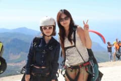 Fethiye Babadağ’dan yamaç paraşütü yapan turistler ve Ölüdeniz manzarası