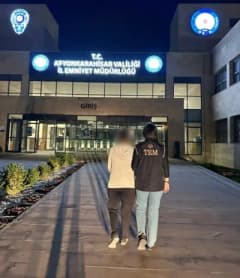 Afyonkarahisar'da polis ekipleri FETÖ üyeliğinden aranan şahsı gözaltına aldı