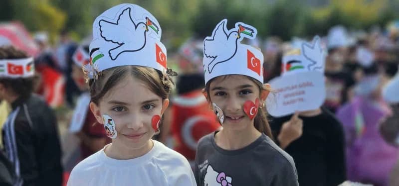 Zonguldak'ta öğrenciler, Filistin'de yaşanan insanlık dramına dikkat çekmek İçin etkinlikte buluştu. "Uçurtmalar vurulma