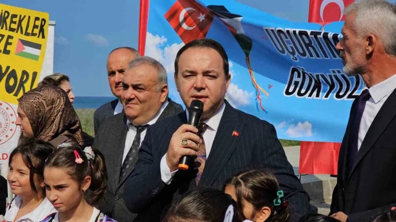Kozlu Sahil'de gerçekleştirilen etkinlikte konuşan İl Milli Eğitim Müdürü Uygar Keskin, öğrencilerin güvenli ve nitelikl
