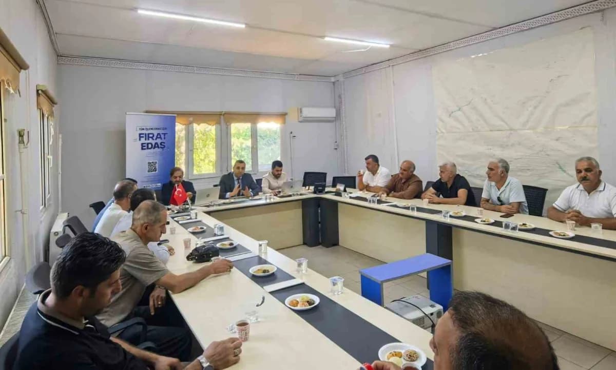 Fırat EDAŞ yetkilileri, Malatya ve Bingöl’deki muhtarlarla bir araya geldi