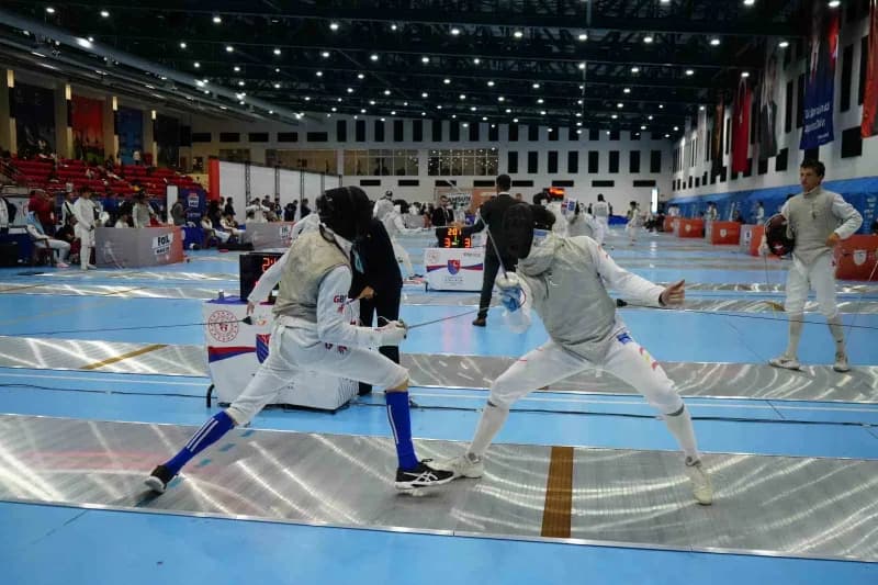 52 ülkeden 606 sporcunun katıldığı Samsun'da düzenlenen Yıldızlar ve Gençler Flöre Dünya Kupası'nın açılış seremonisi dü