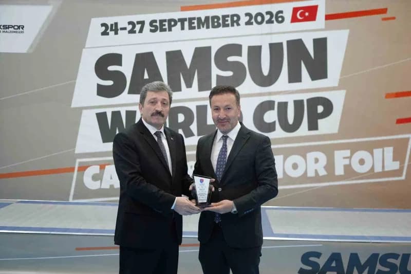 52 ülkeden 606 sporcunun katıldığı Samsun'da düzenlenen Yıldızlar ve Gençler Flöre Dünya Kupası'nın açılış seremonisi dü