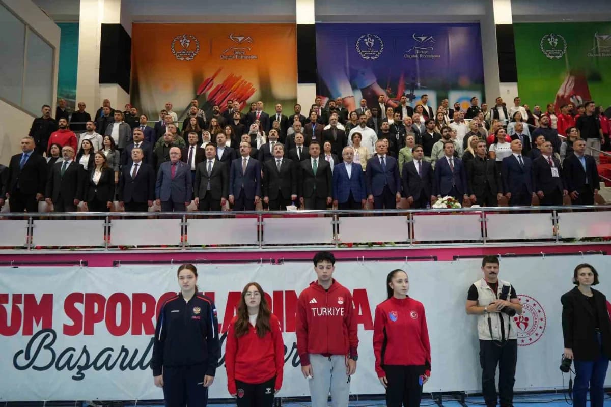 Samsun’da Yıldızlar ve Gençler Flöre Dünya Kupası açılış seremonisi ve protokol konuşmaları