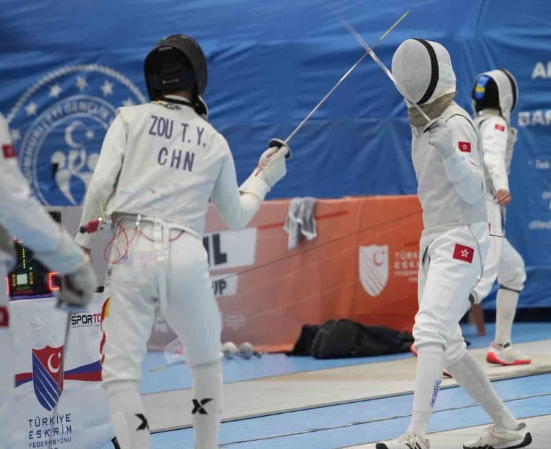 Samsun'da düzenlenen Yıldızlar ve Gençler Flöre Dünya Kupası'nda 52 ülkeden 606 sporcu madalya kazanmak için flörelerini