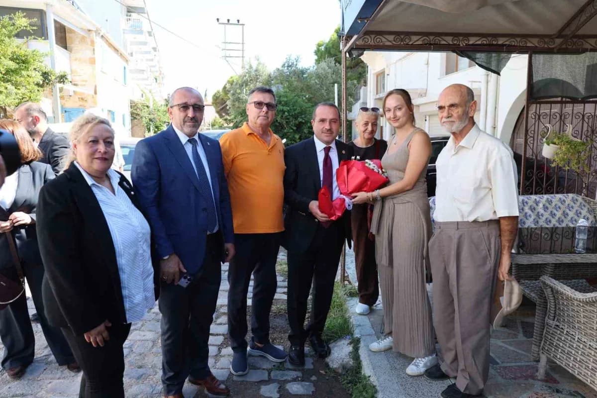 AK Parti İzmir Milletvekili Yaşar Kırkpınar, Foça ilçesinde sanayicilerden esnaflara, balıkçılardan kooperatiflere kadar