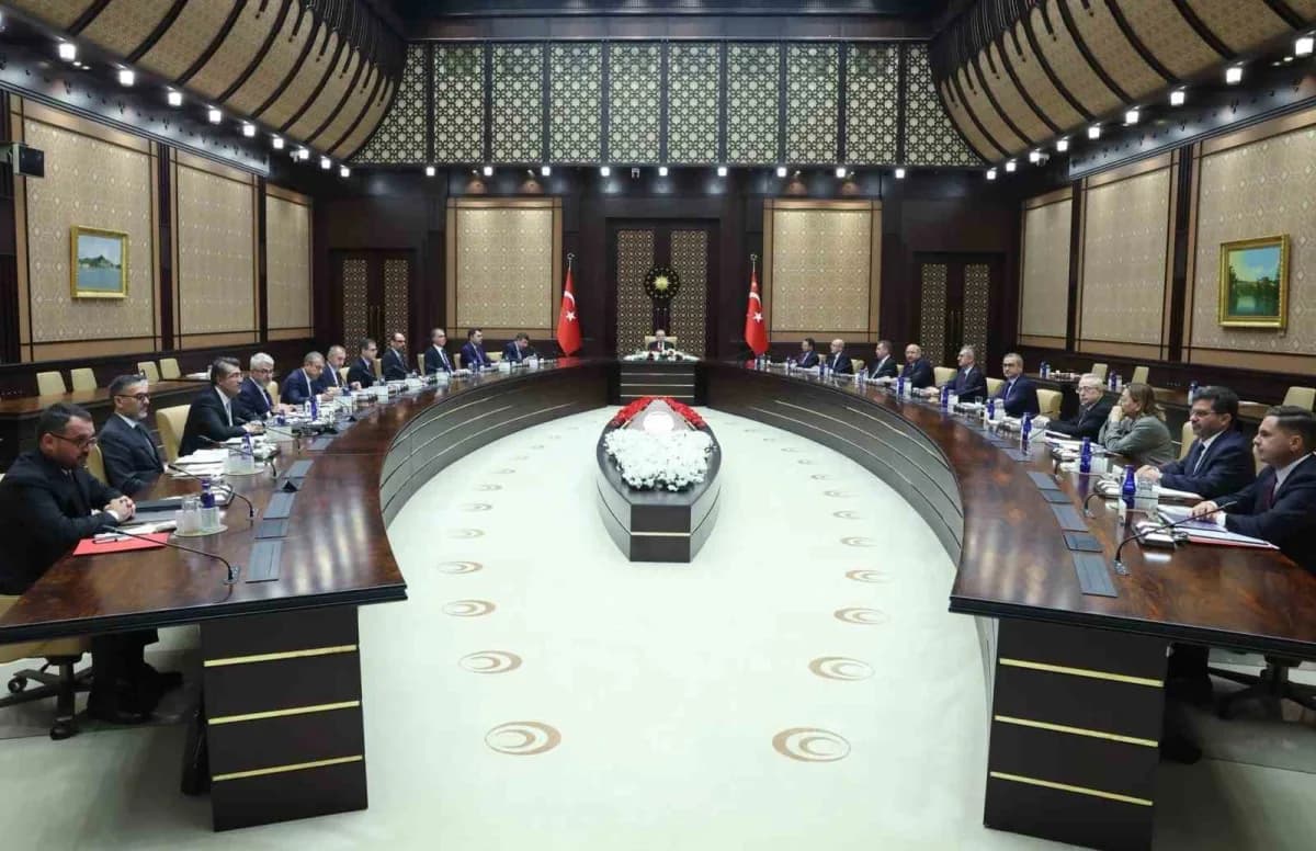 Cumhurbaşkanlığı İletişim Başkanlığı, Cumhurbaşkanı Recep Tayyip Erdoğan başkanlığında ekonomi kurmayları ve ilgili kuru