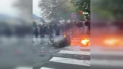 Fransa’da lise önünde protesto gösterisi yapan öğrenciler ve polis müdahalesi