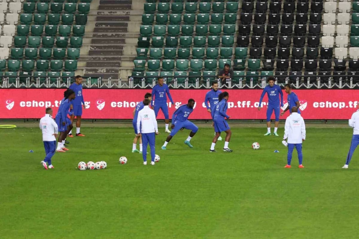 UEFA Uluslar a Ligi 1. Grup ilk maçında yarın a Milli Futbol Takımı ile karşılaşacak Fransa Milli Takımı, maç öncesi son