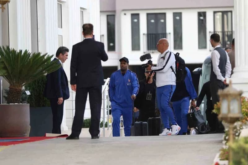 A Milli Futbol Takımı'nın, UEFA Uluslar a Ligi 1. Grup'taki ilk maçında yarın karşılaşacağı Fransa, yoğun güvenlik önlem